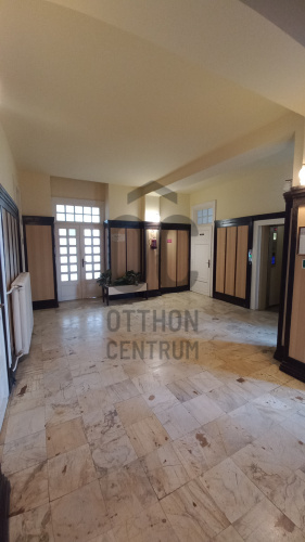 Üzlethelyiség · 156 m² · € 750.399