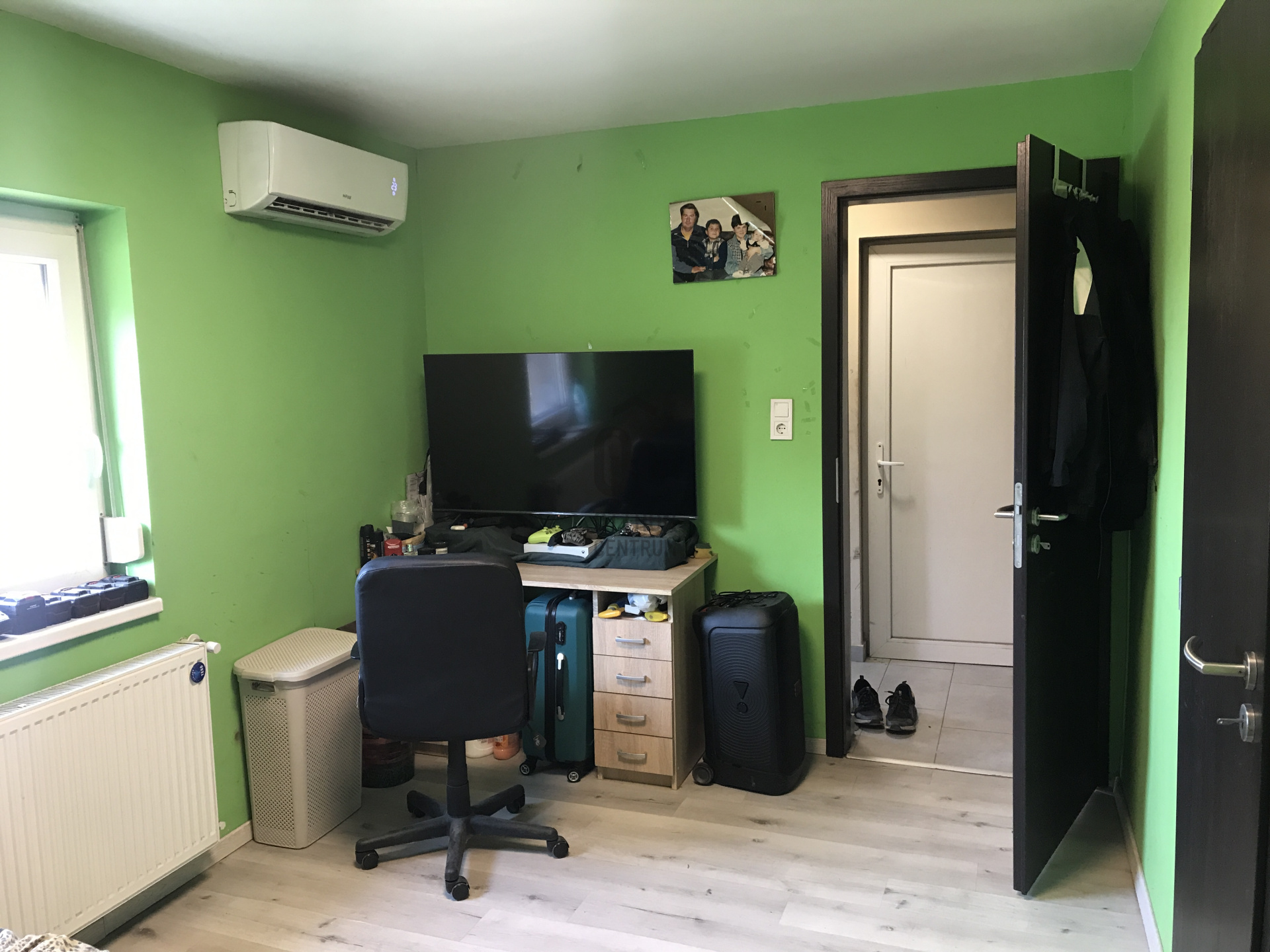 Gallery zoom image