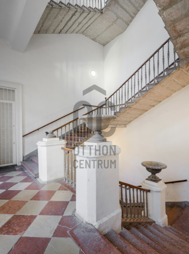 Üzlethelyiség · 251 m² · 550.000.000 Ft