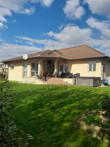 Családi ház · 6 hálószoba · 170 m² · 450.000 Ft