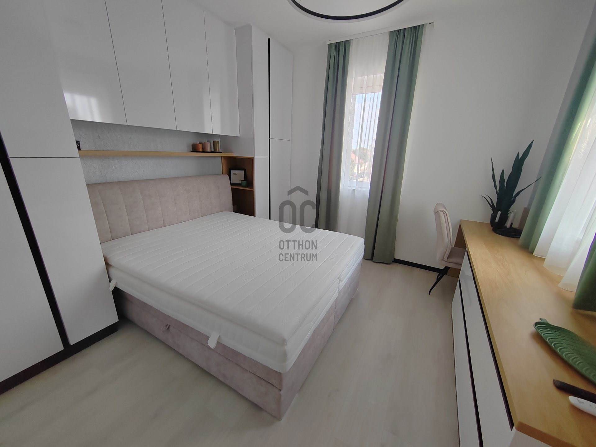 Gallery zoom image