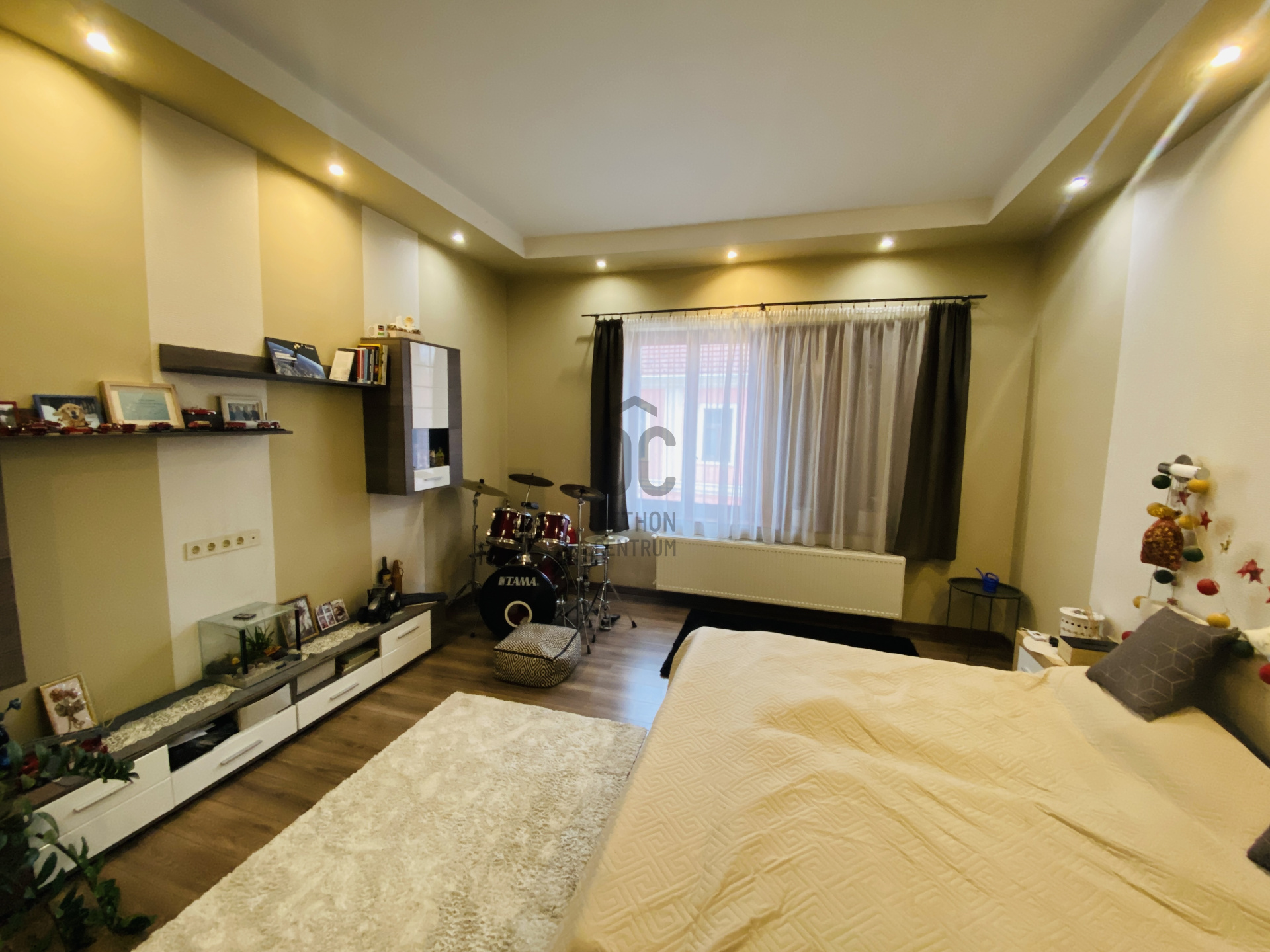 Gallery zoom image