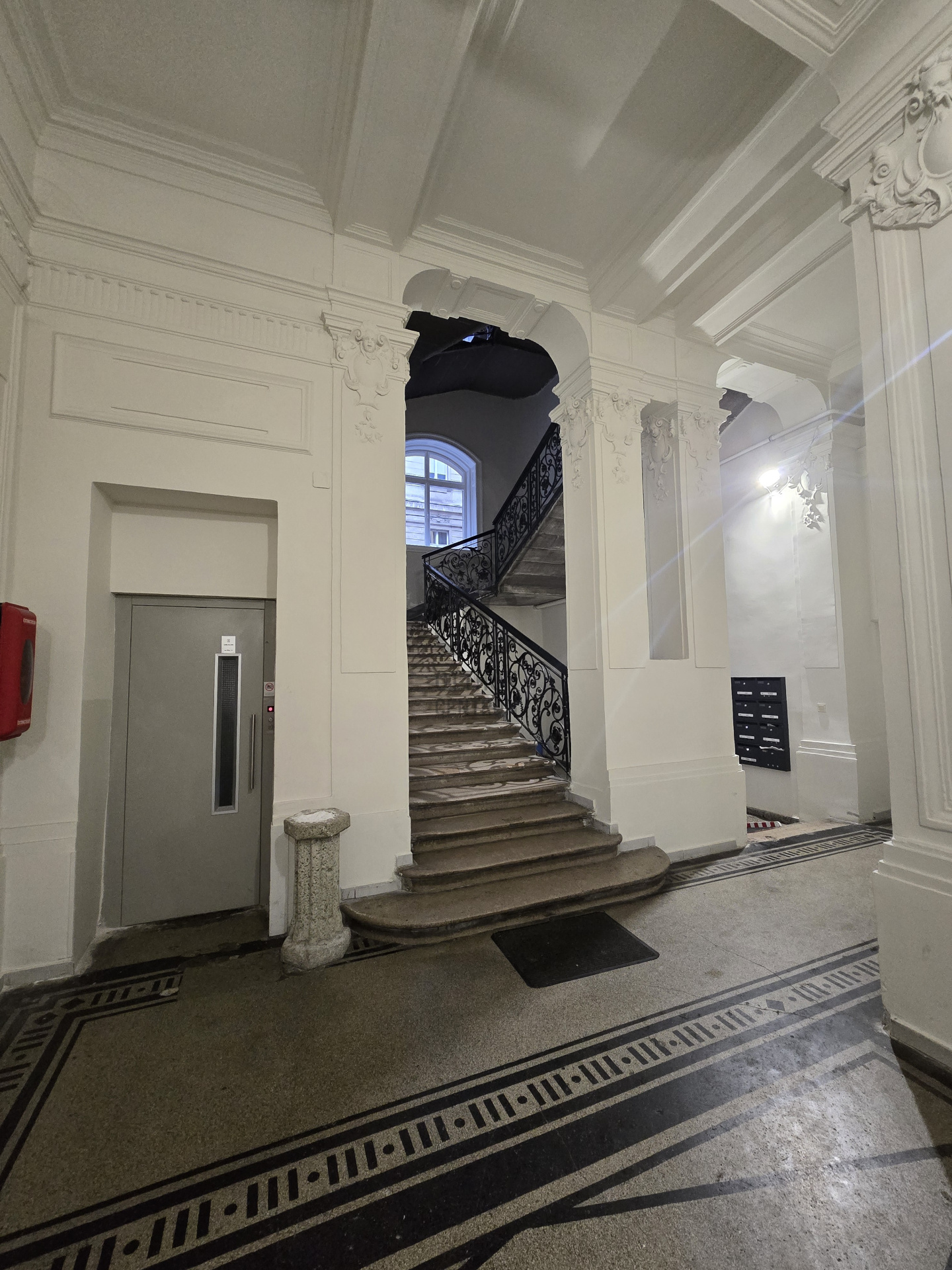 Gallery zoom image