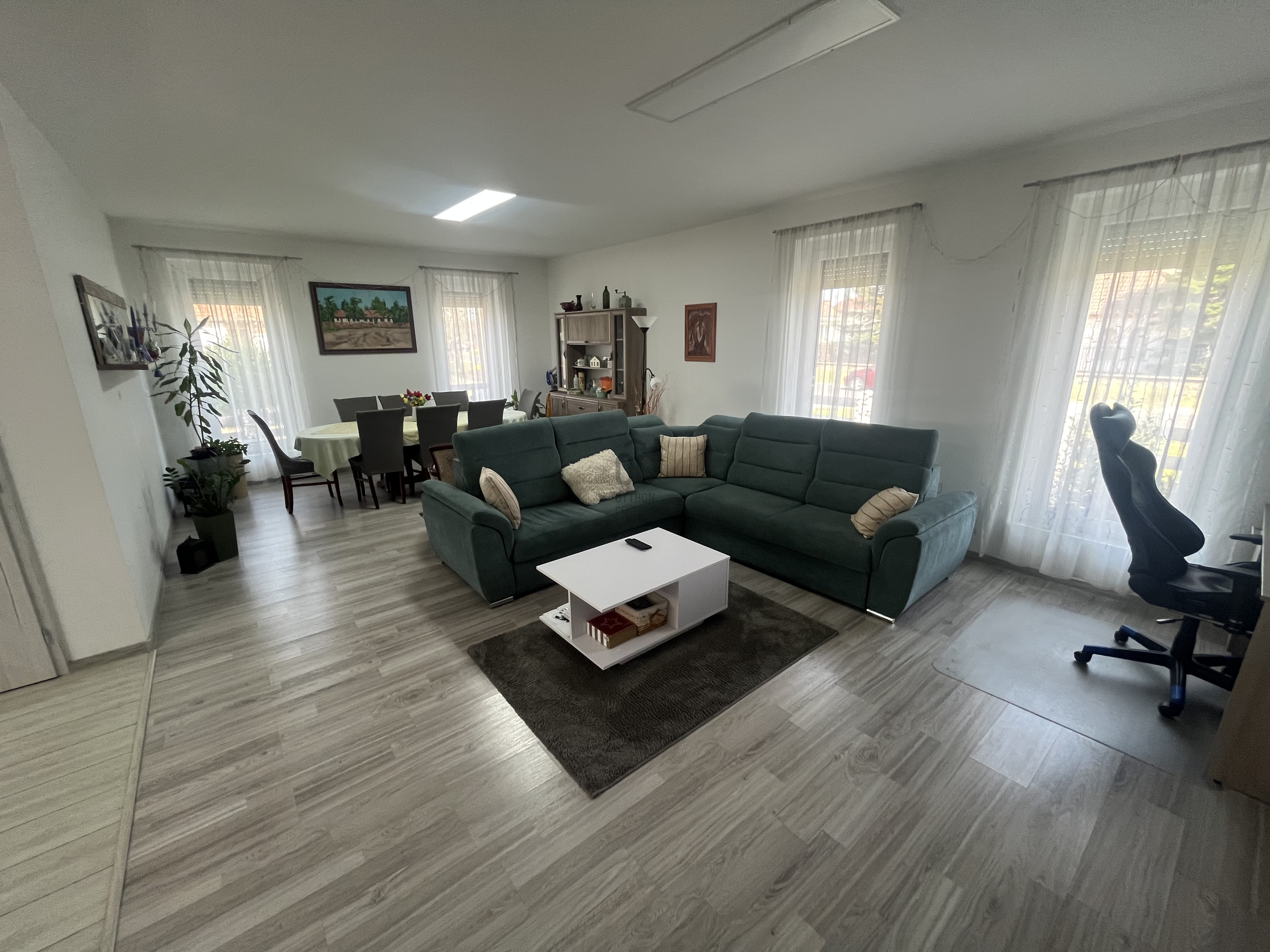 Gallery zoom image