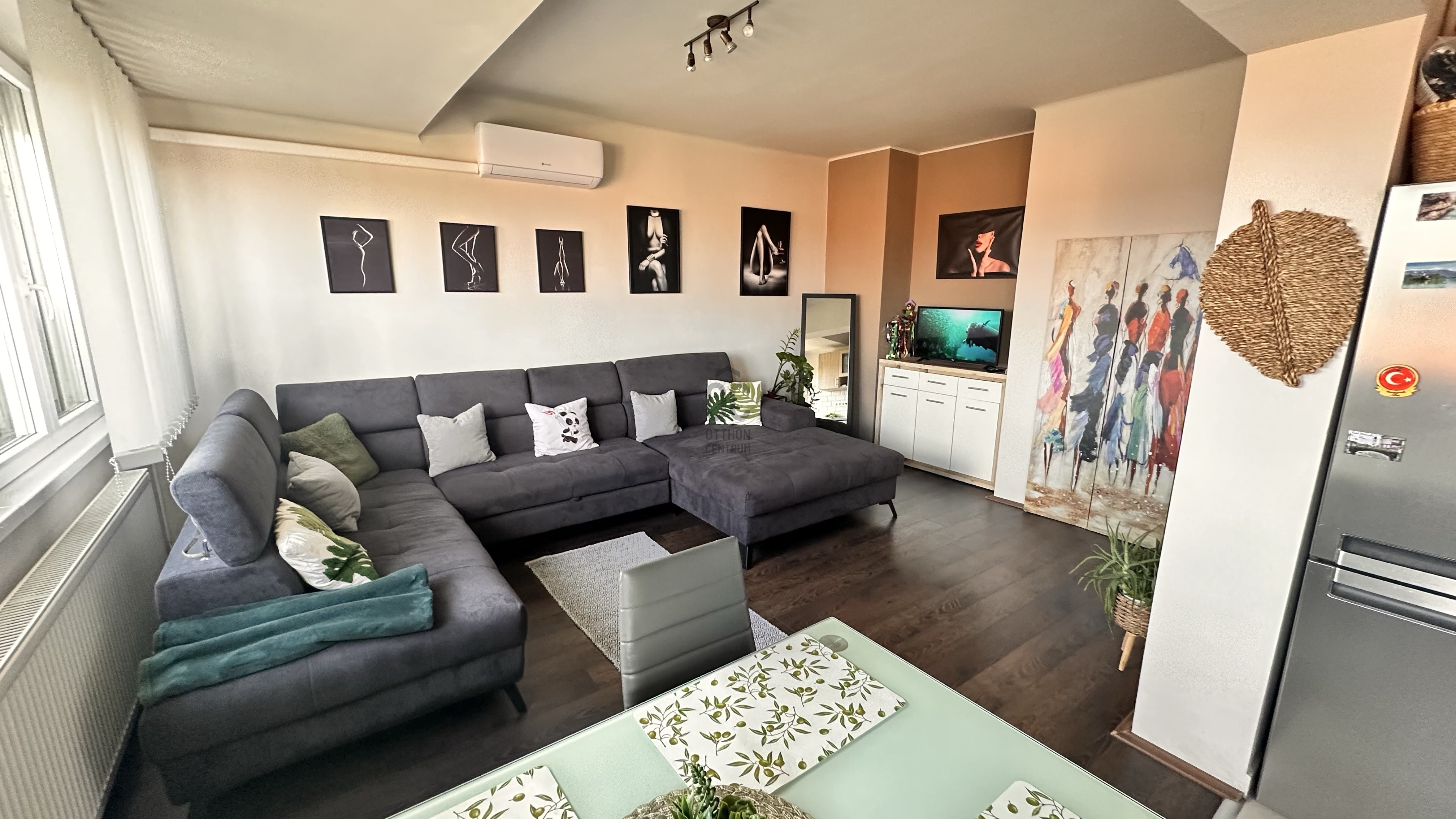 Gallery zoom image