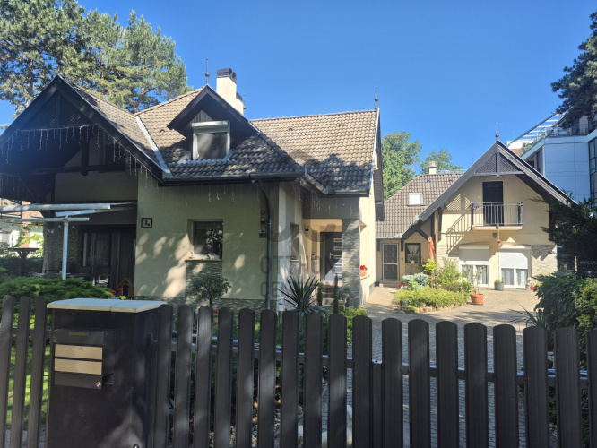 6 bed · 250m² · Ház · 345.000.000 Ft