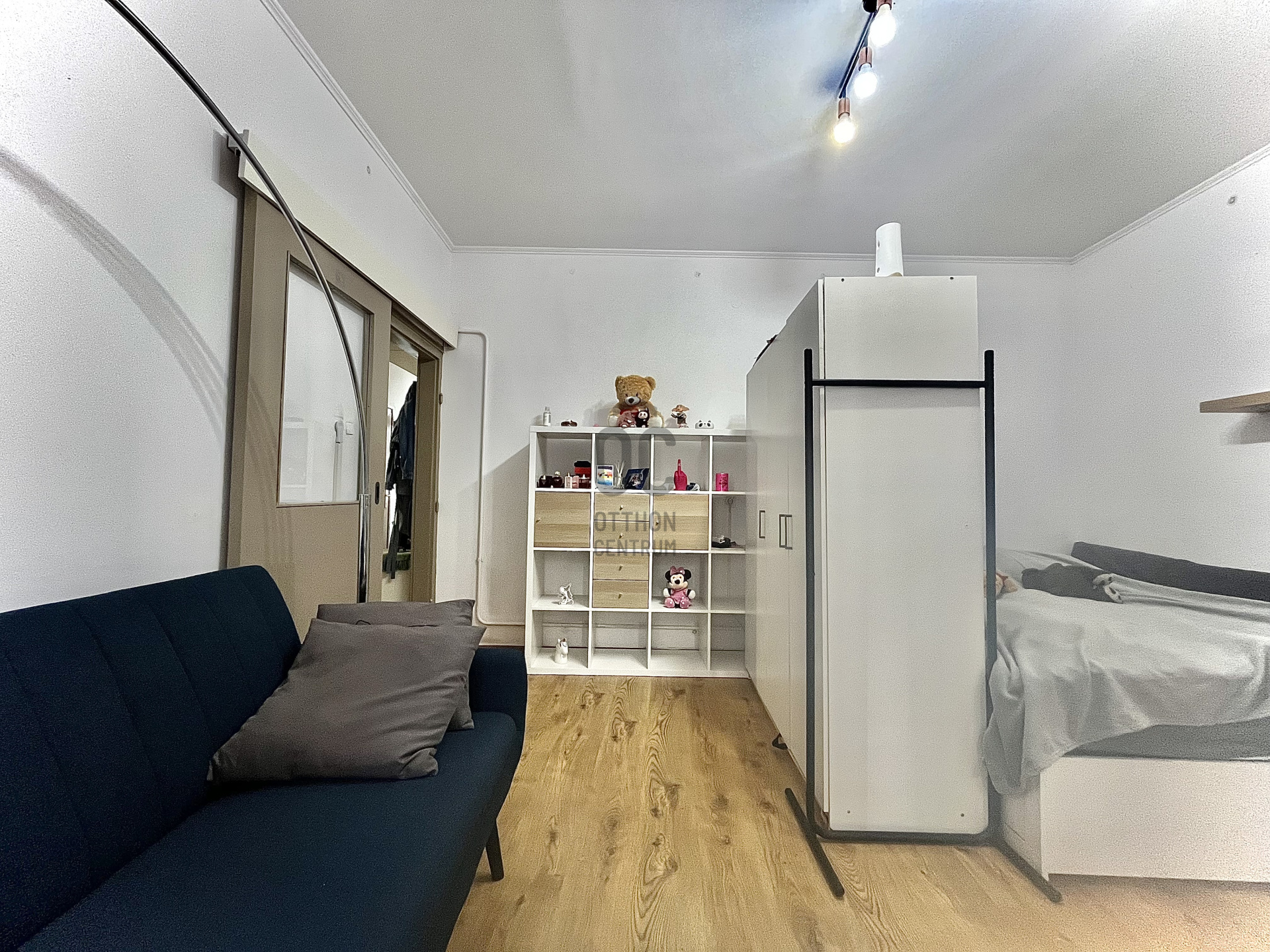 Gallery zoom image
