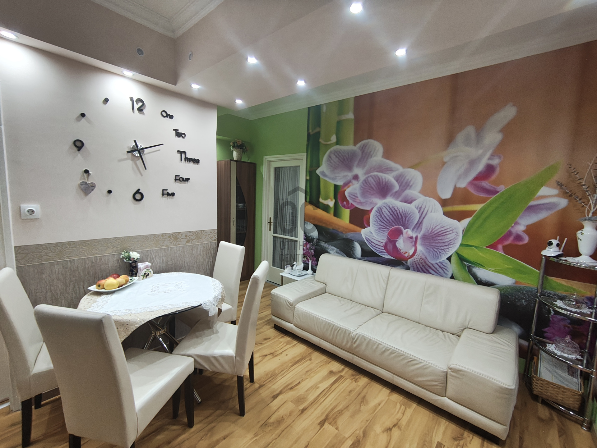 Gallery zoom image