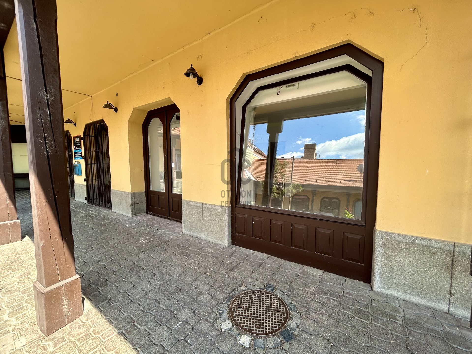 Gallery zoom image