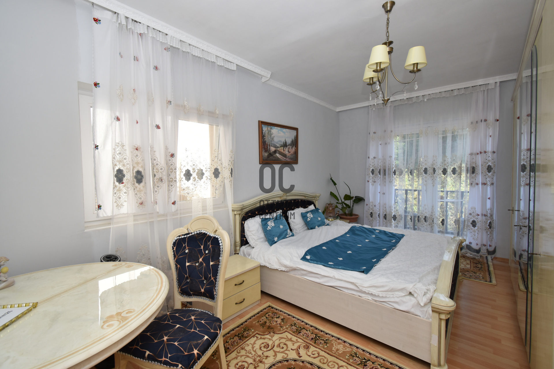 Gallery zoom image